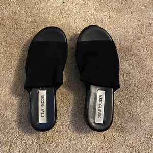 STEVE MADDEN SLINKY PLATFORM SLIDES SIZE 1